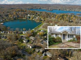 405 Shepperd Ln, Highland Lakes, NJ 07422