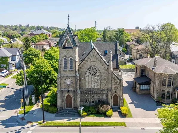 21 Richmond St #205, Brantford, ON N3T 3X9
