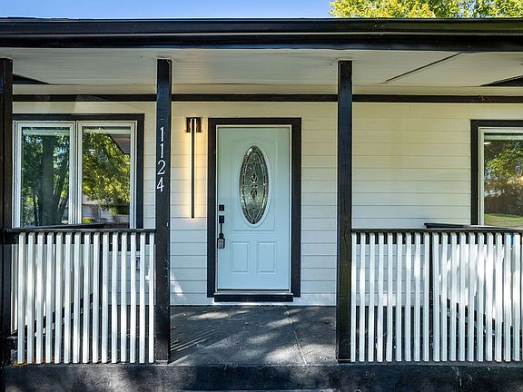 4th image of 1124 Apple St