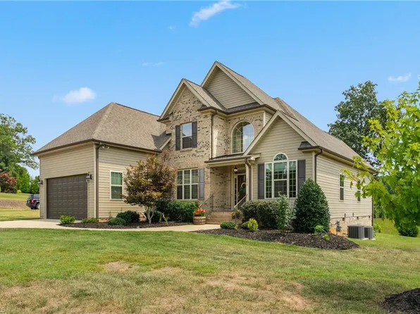 225 Brookfield Dr, Stokesdale, NC 27357