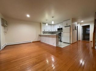 19-19 144th St #2-F, Whitestone, NY 11357