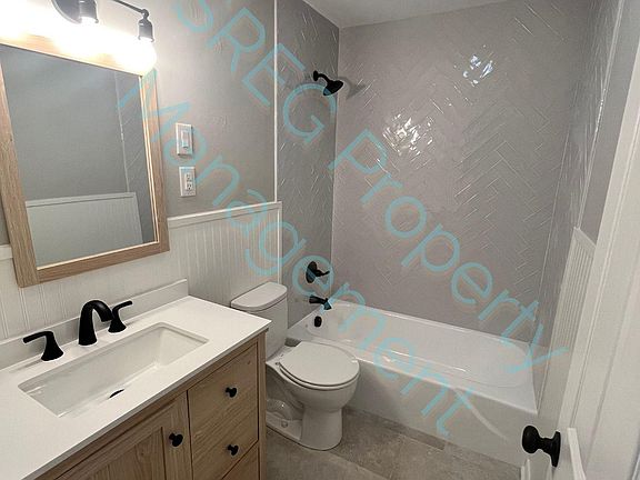 3rd image of 2029 Duncan St