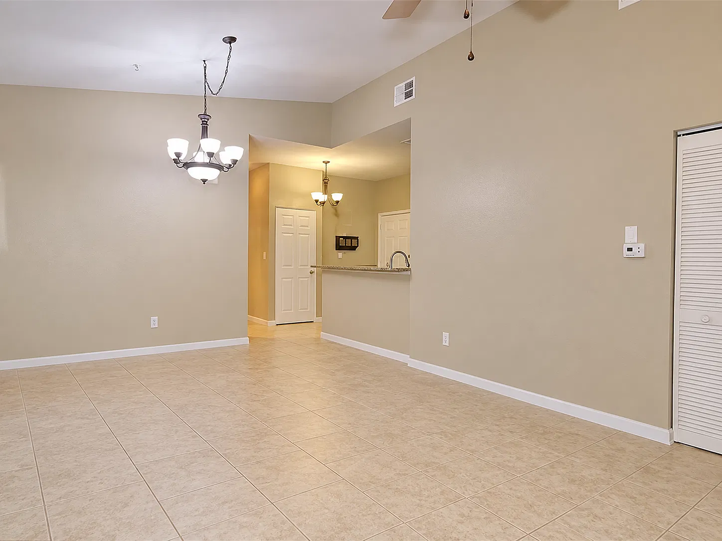 3 bed, 1043 sqft, $1,650 — Photo 3