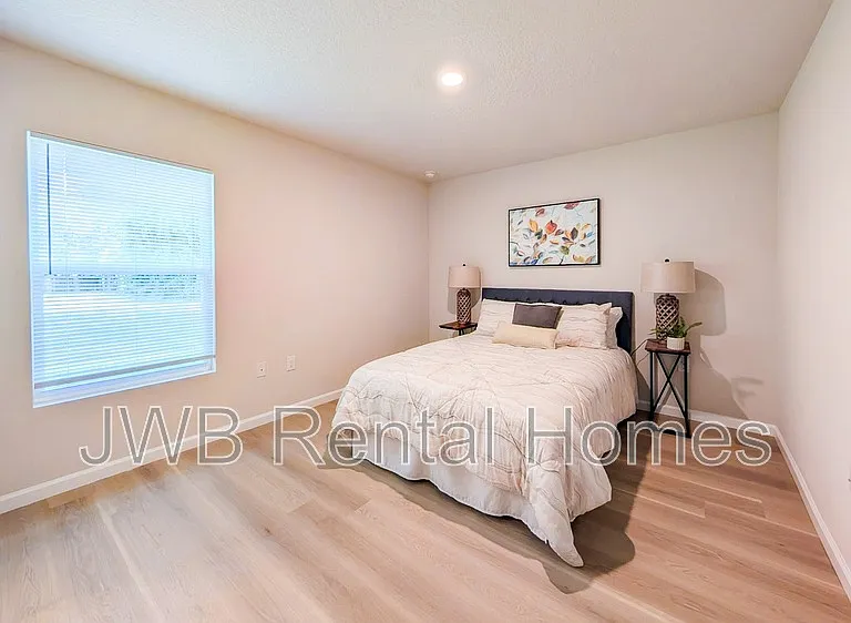 112 W 25th St — Photo 11