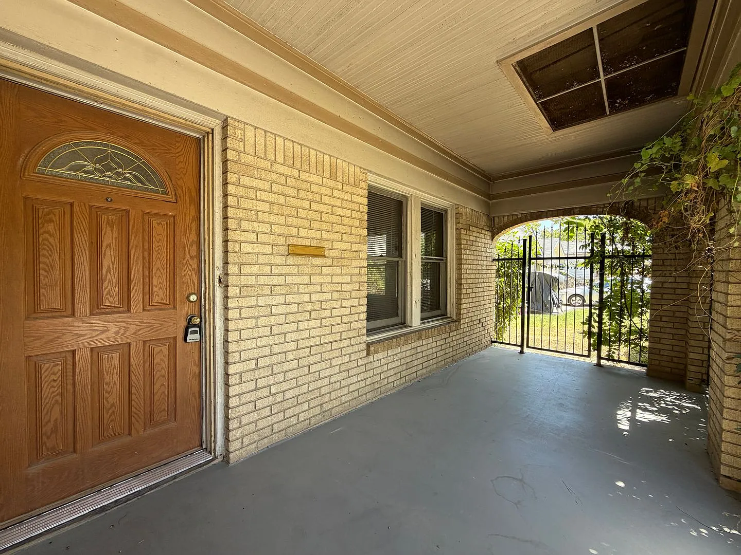 Available Now 3 Bed 2 Bath Home In Fort Worth — Photo 2