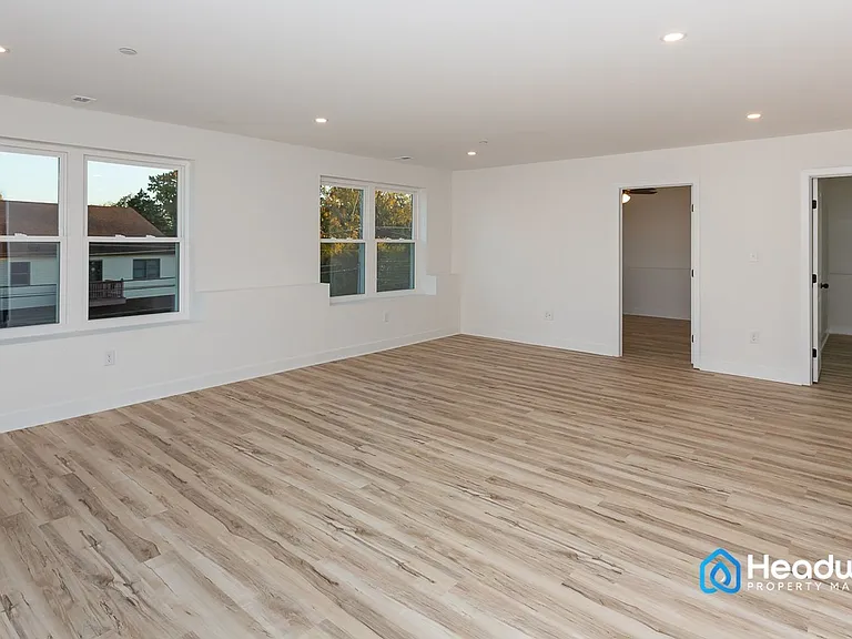 44 Yale Ave — Photo 28