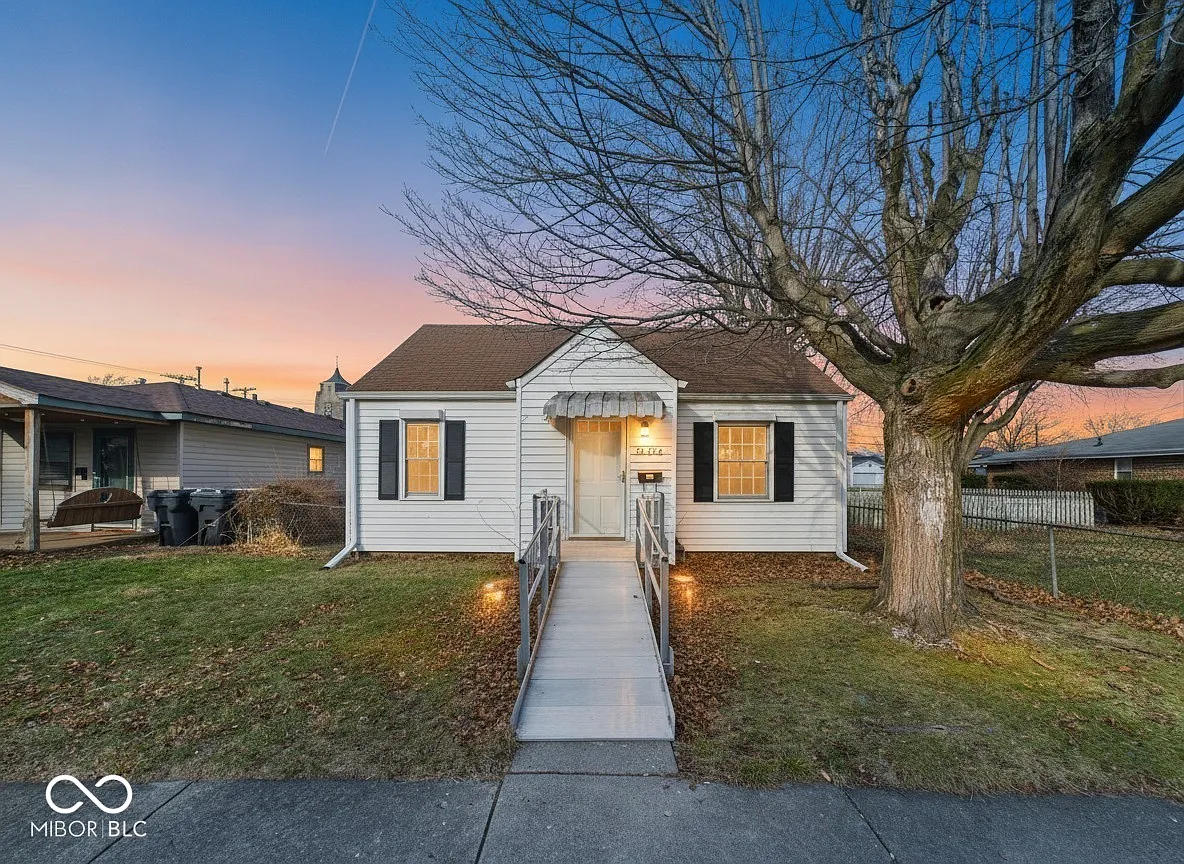 130 Elva St photo 1