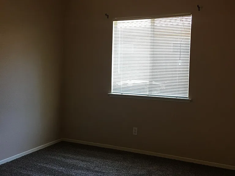 6137 N Alva Ave — Photo 10