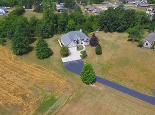 30 Twin Ponds Dr, Fremont, OH 43420