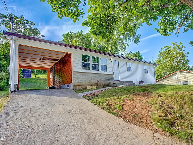 2540 Volunteer Pkwy — Photo 1