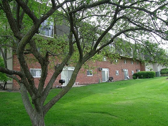 4th image of 225 Walnut Dr APT 230A