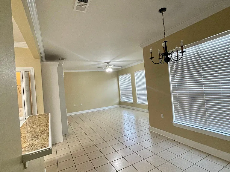 710 E Boyd Dr #1603 — Photo 3