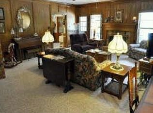 710 W Castlewood Ave, Friendswood, TX 77546