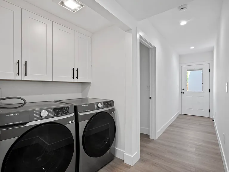 7906 Oakdale Ave — Photo 14
