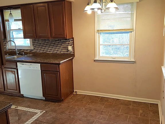 4th image of 3326 Highwoods Dr N