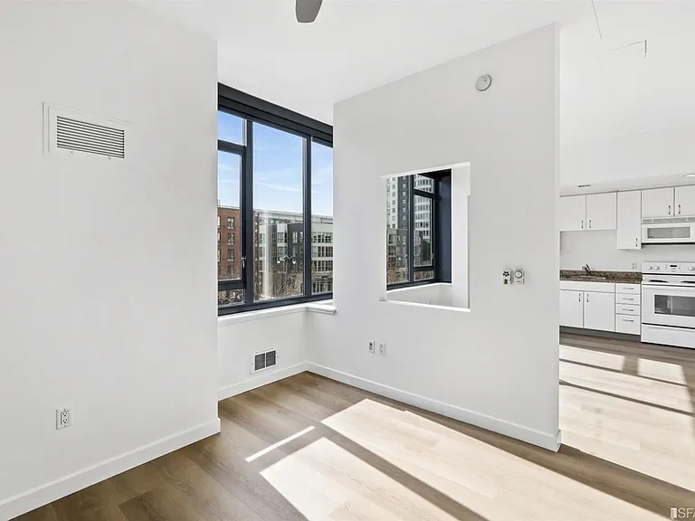 250 King St #368 — Photo 14