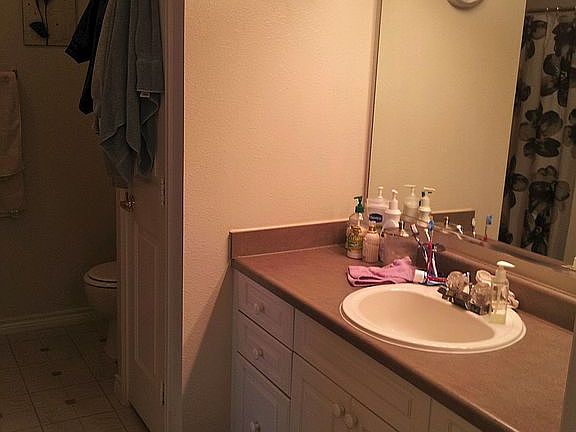 Large Bath with Linen Closet