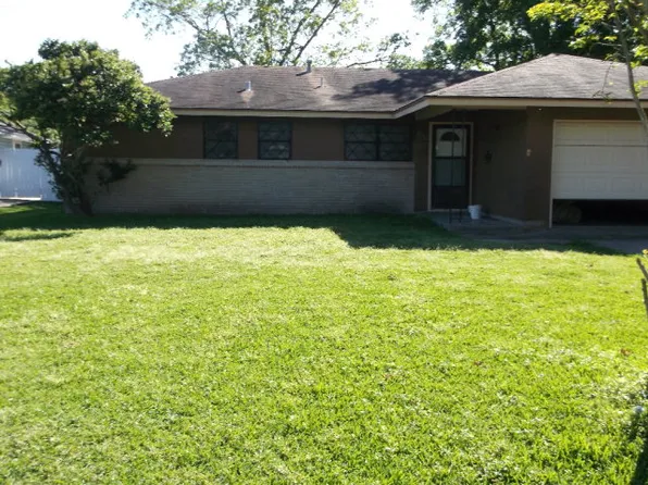 716 S 18th St, Nederland, TX 77627