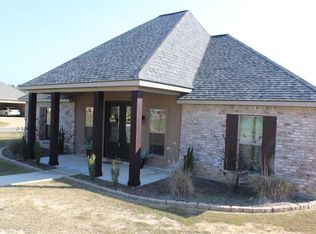 465 Ocho Rios Dr, Pineville, LA 71360
