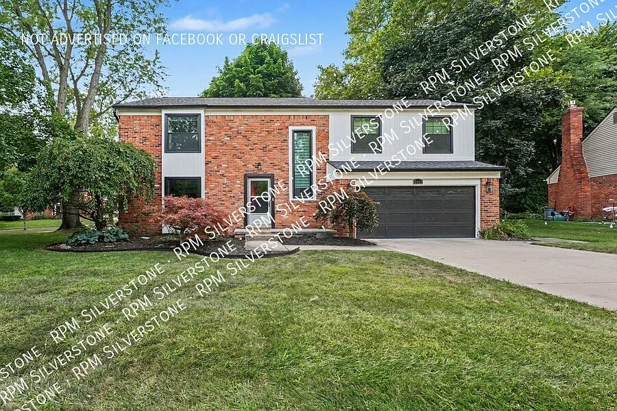 Spacious 4-bedroom — Photo 2