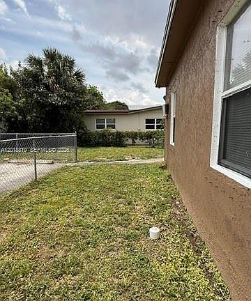 5th image of 646 NW 14th Ter E
