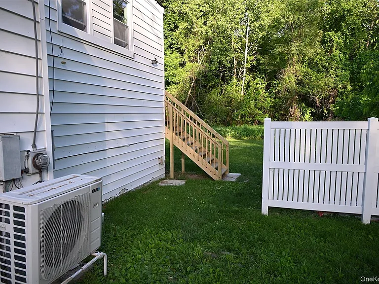 1040 Dutchess Tpke — Photo 16