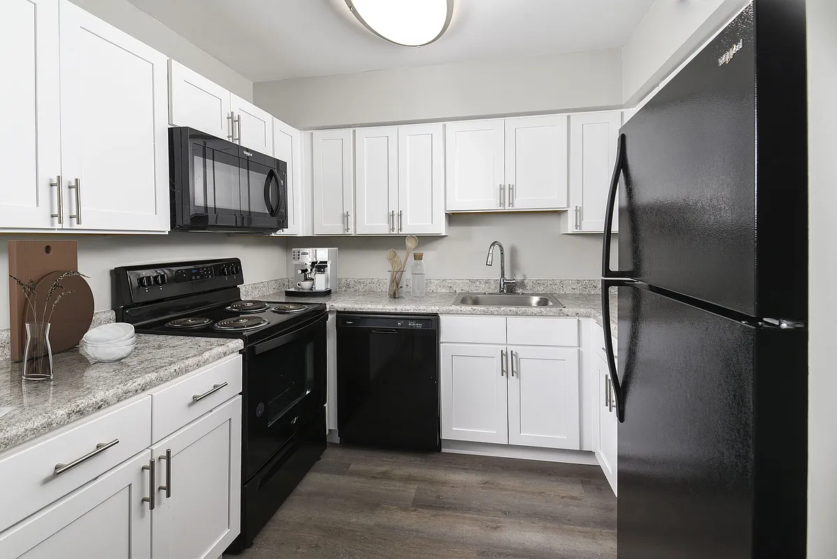 Building Photo - Chesapeake Pointe