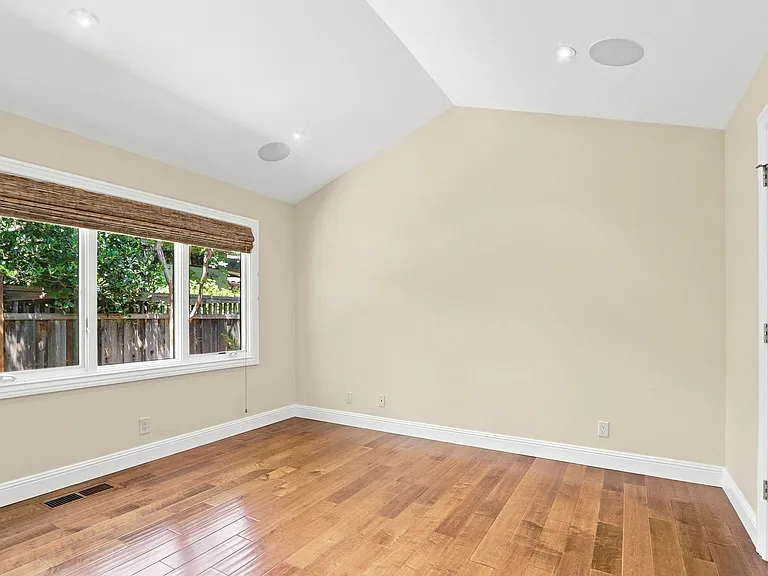 16771 Frank Ave — Photo 9