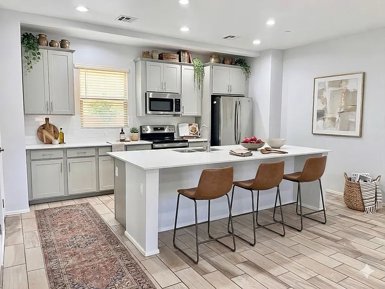 3434 N Longview Ave #7 — Photo 4