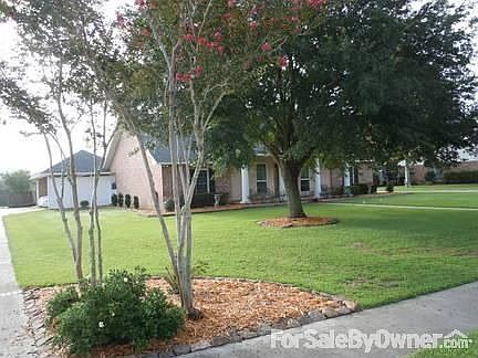 Landscaped Front View : Porch 30ft 3in X 6ft 4in New Pella Windows 2010