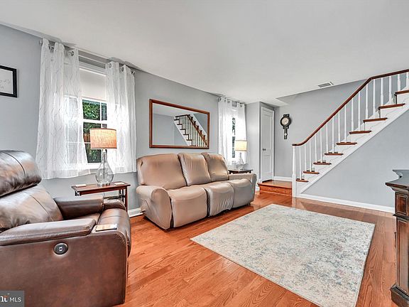 5th image of 211 Oxford Hill Ln