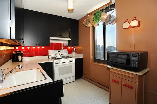 Sold by Corcoran | media 16