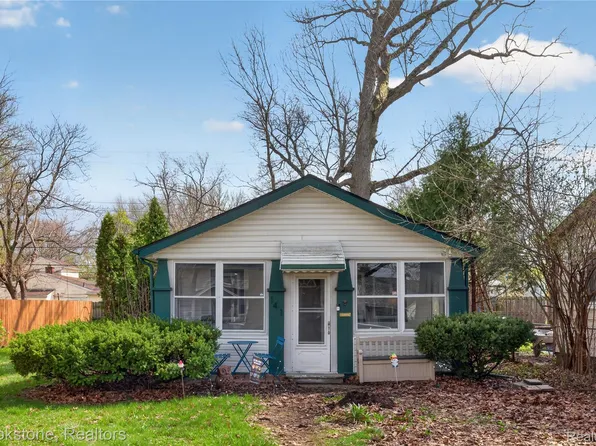 141 W Granet Ave, Hazel Park, MI 48030