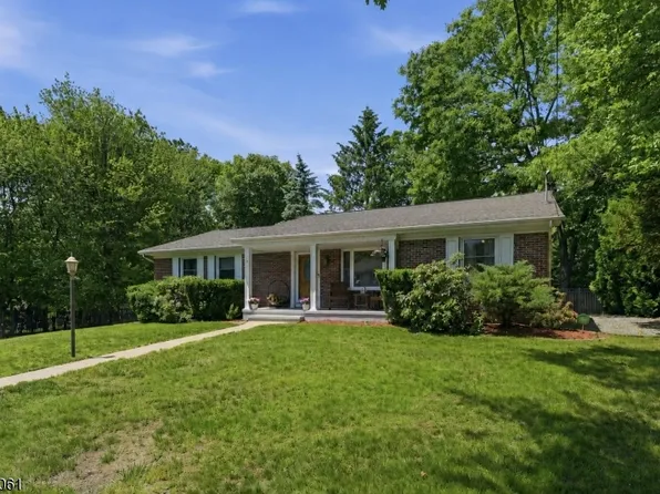 16 Windsor Dr, Jefferson Twp., NJ 07438