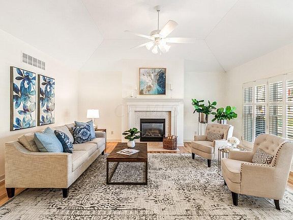 3rd image of 3867 Stonewater Dr