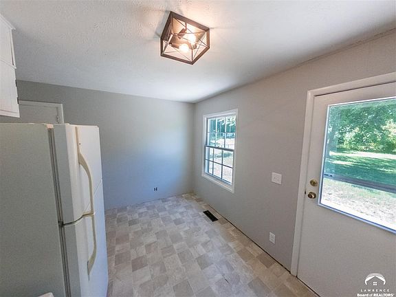 3rd image of 1931 Miller Dr
