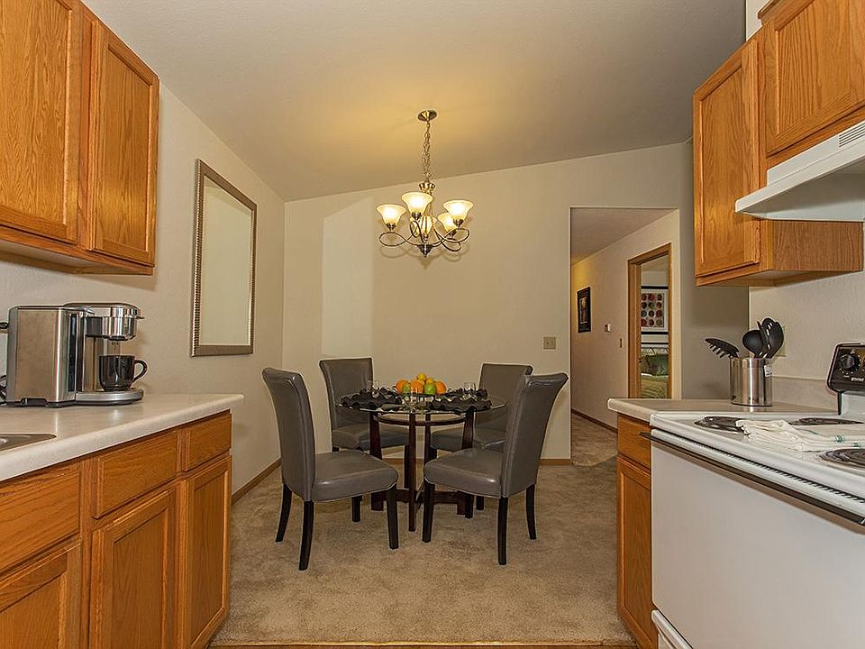 Come Live Here At Courtyard Junction! Spacious and Convenien
