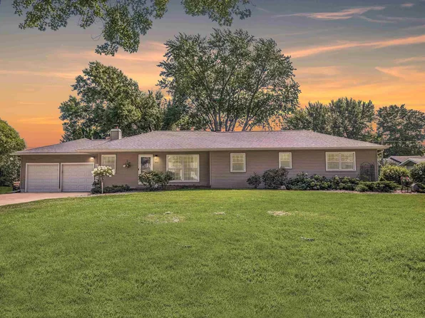 3010 Tucson Dr, Cedar Falls, IA 50613