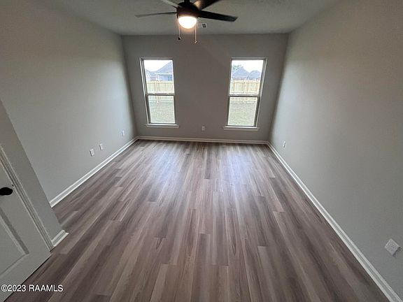 4th image of 324 Mulholland Ln