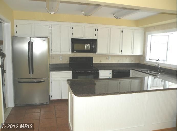 Kitchen (main floor)