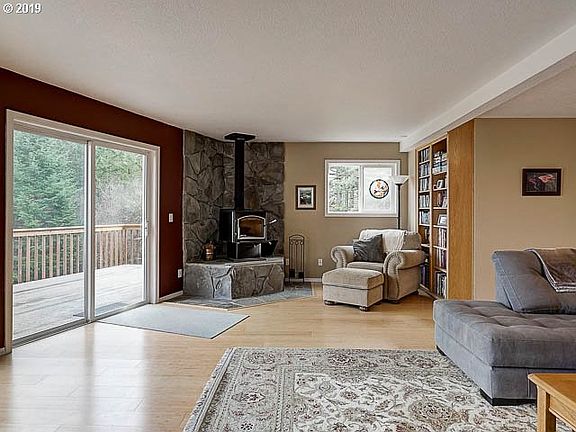 4th image of 18700 NE Mel Vista Dr