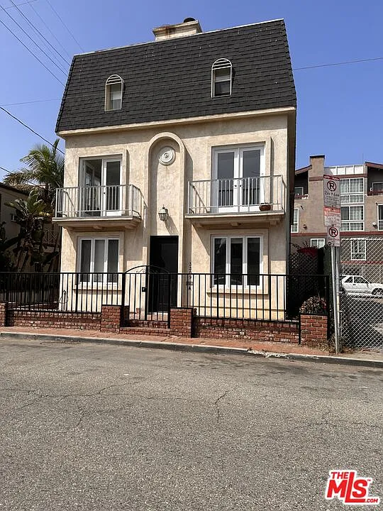 2 bed, 3.0 bath, 1400 sqft, $6,150 — Photo 1