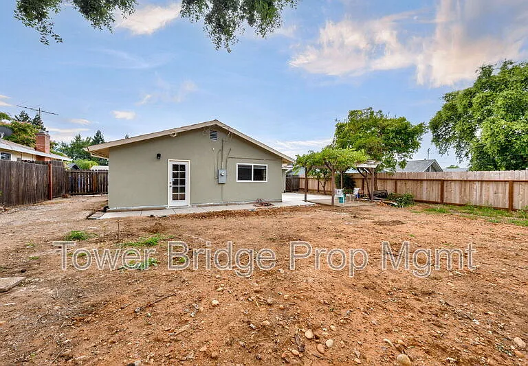 1317 School St — Photo 30