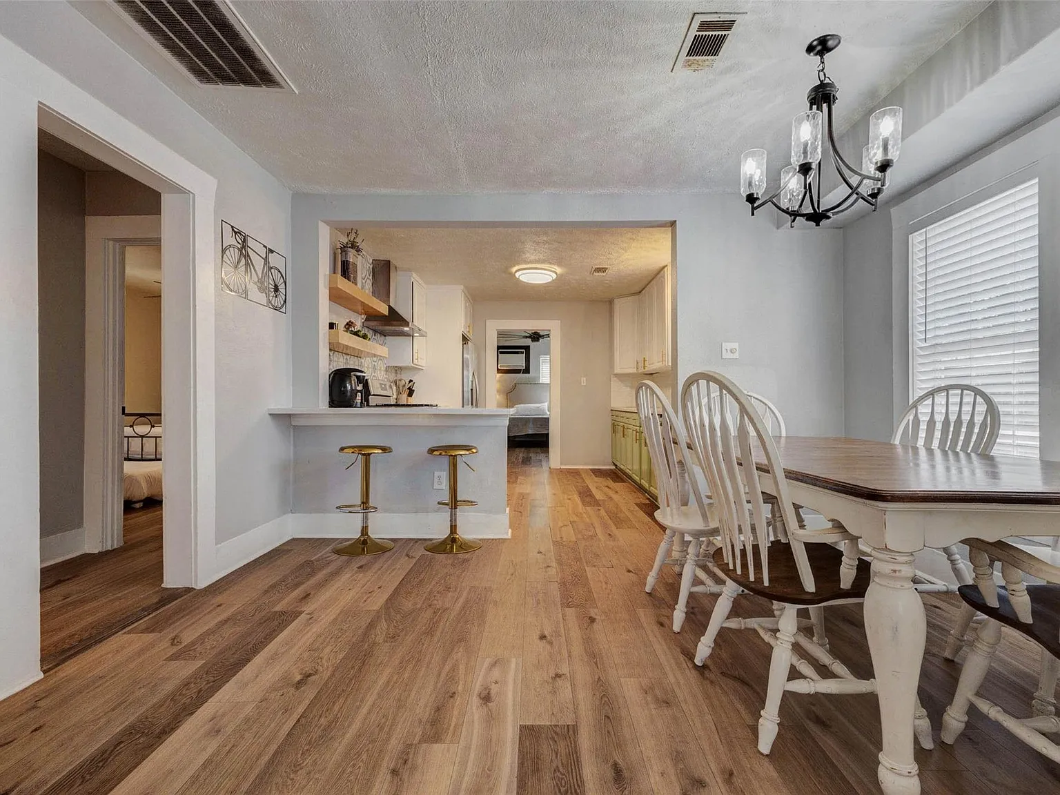 3 bed, 2.0 bath, 1776 sqft, $3,000 — Photo 4