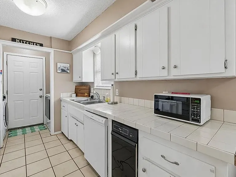 3108 Gwendolyn Ln — Photo 3