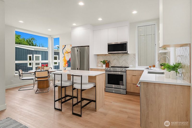5th image of 108 29th Avenue E