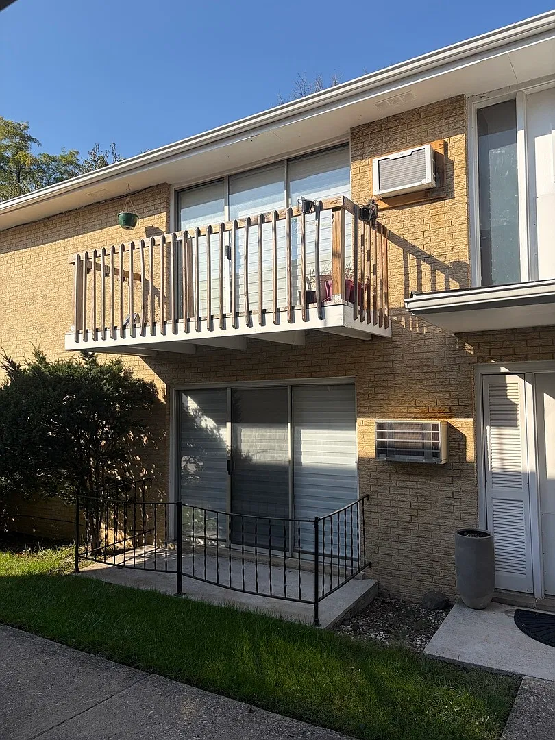 2 bed, 1.0 bath, 750 sqft, $1,700 — Photo 1