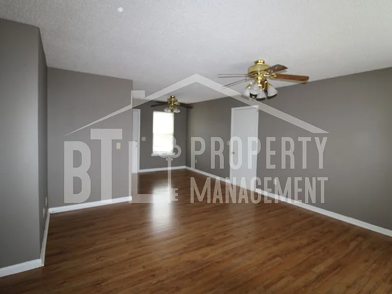 114 Rose Oneill Dr — Photo 3