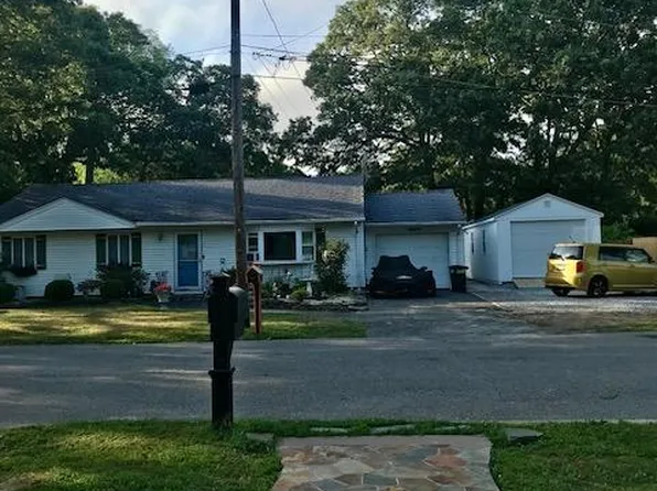 11 Seaford Road, Mastic Beach, NY 11951