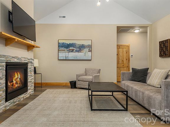 5th image of 48 River Walk Dr